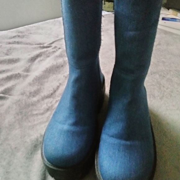 Elegant Blue Heeled Boots - Picture 4 of 10